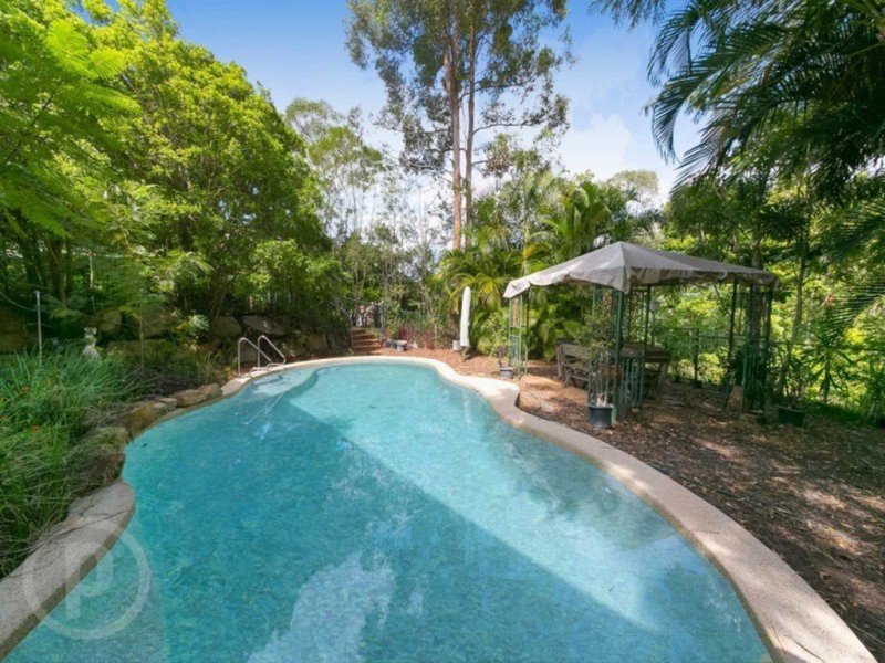 Photo - 25 Wattlebrush Close, Bellbowrie QLD 4070 - Image 2