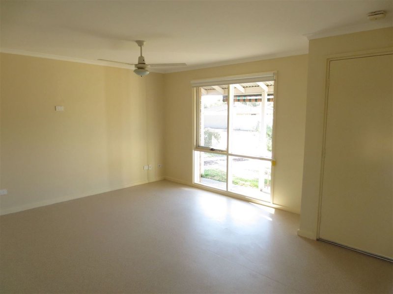 Photo - 25 Waverley Way, Morphett Vale SA 5162 - Image 5