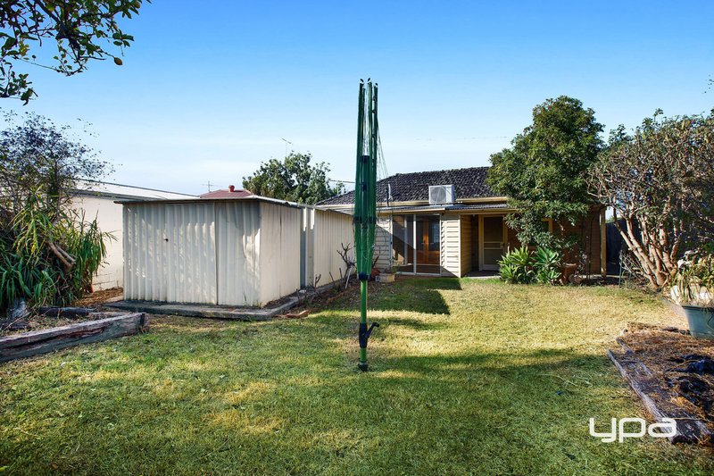 Photo - 25 West Esplanade, St Albans VIC 3021 - Image 8