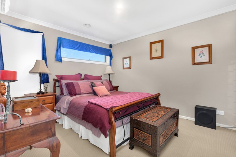 Photo - 25 Willesden Crescent, Wyndham Vale VIC 3024 - Image 7