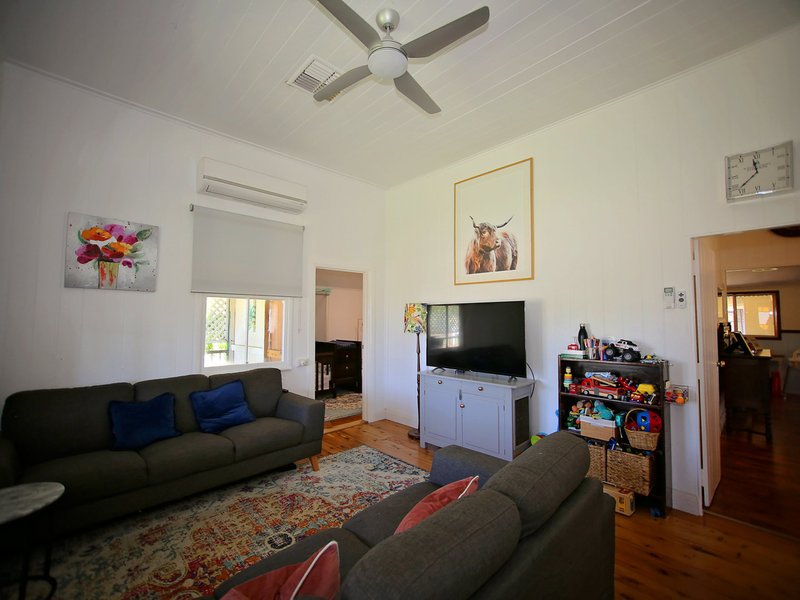 Photo - 25 William Street, Roma QLD 4455 - Image 2