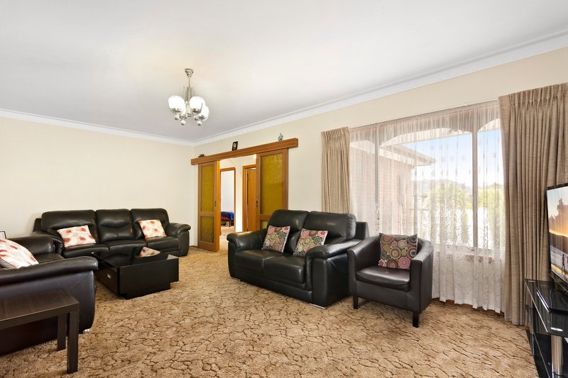 Photo - 25 Winamurra Crescent, Thomastown VIC 3074 - Image 5