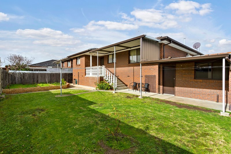 Photo - 25 Winamurra Crescent, Thomastown VIC 3074 - Image 9