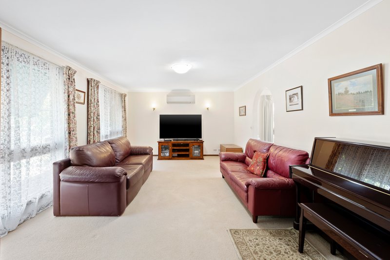 Photo - 25 Winmalee Drive, Glen Waverley VIC 3150 - Image 5