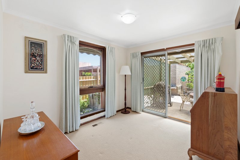 Photo - 25 Winmalee Drive, Glen Waverley VIC 3150 - Image 8