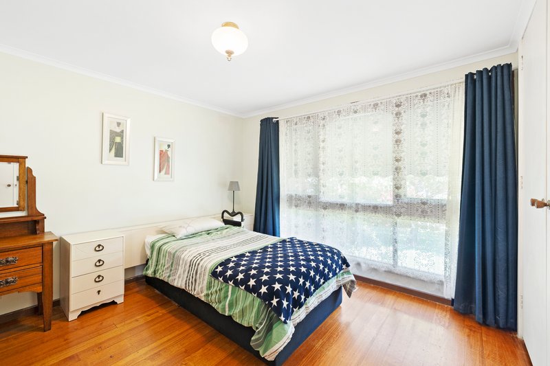 Photo - 25 Winmalee Drive, Glen Waverley VIC 3150 - Image 9