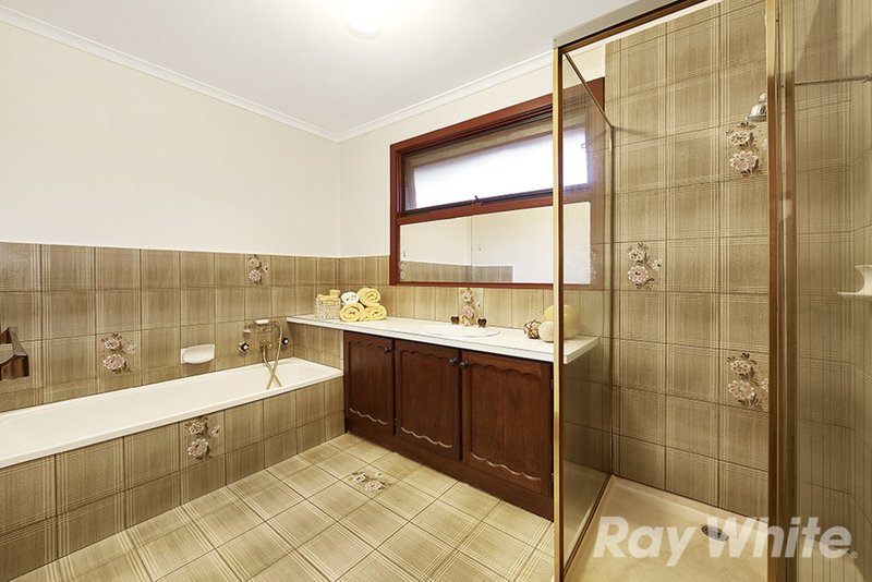 Photo - 25 Winterton Drive, Wheelers Hill VIC 3150 - Image 13