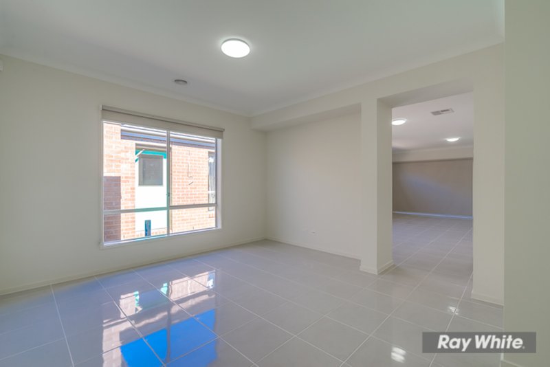 Photo - 25 Wolomina Crescent, Werribee VIC 3030 - Image 7