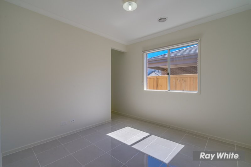 Photo - 25 Wolomina Crescent, Werribee VIC 3030 - Image 9