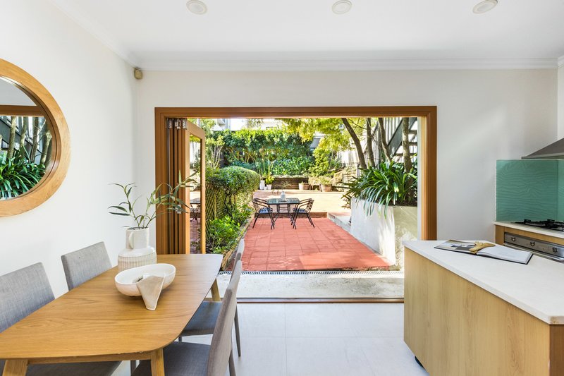 Photo - 2/5 Wood Street, Manly NSW 2095 - Image 6