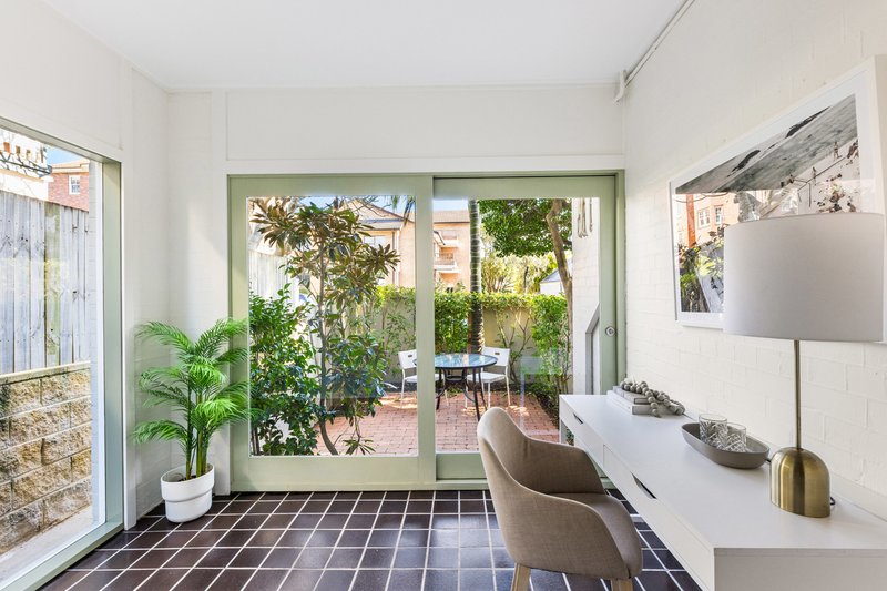 Photo - 2/5 Wood Street, Manly NSW 2095 - Image 7