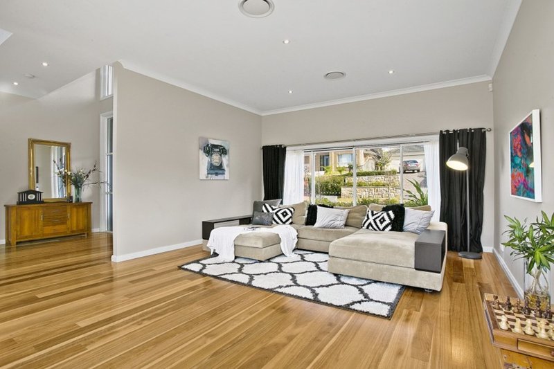 Photo - 25 Woodstream Crescent, Kellyville NSW 2155 - Image 4