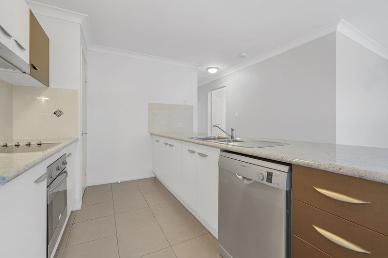 Photo - 25 Worthington Street, West Gladstone QLD 4680 - Image 12