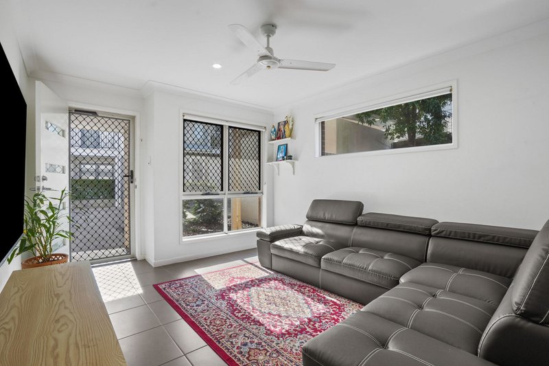 Photo - 2/5 Wyatt Crescent, Mango Hill QLD 4509 - Image 2