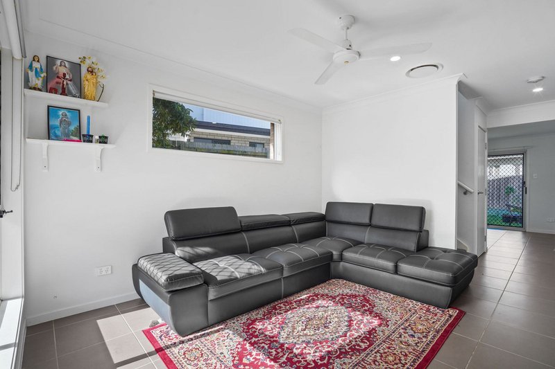 Photo - 2/5 Wyatt Crescent, Mango Hill QLD 4509 - Image 3