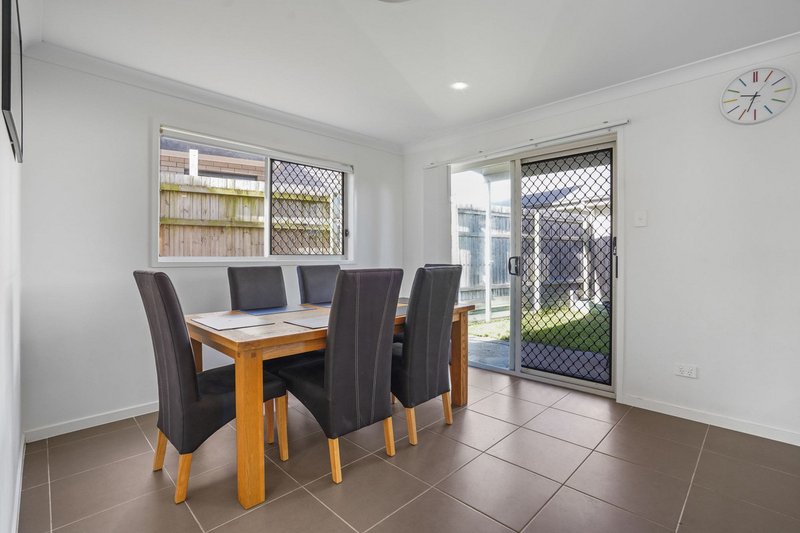 Photo - 2/5 Wyatt Crescent, Mango Hill QLD 4509 - Image 4