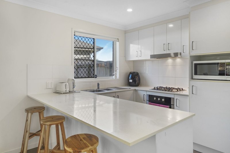 Photo - 2/5 Wyatt Crescent, Mango Hill QLD 4509 - Image 5