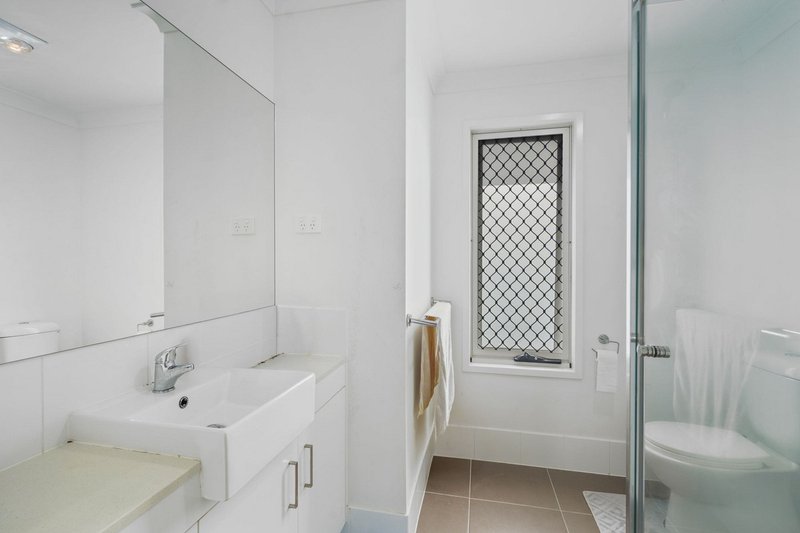 Photo - 2/5 Wyatt Crescent, Mango Hill QLD 4509 - Image 11