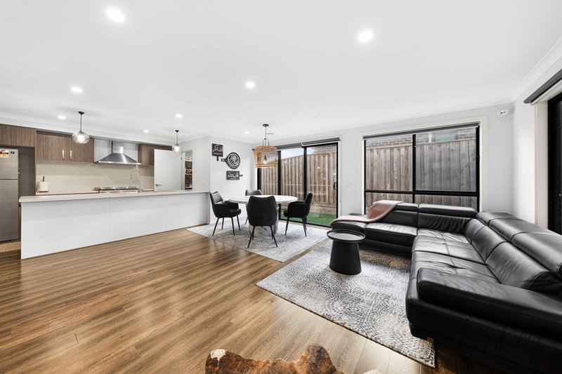 Photo - 25 Yarrowee Crescent, Wollert VIC 3750 - Image 3