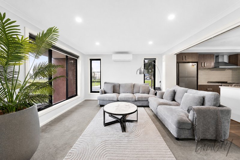 Photo - 25 Yarrowee Crescent, Wollert VIC 3750 - Image 5