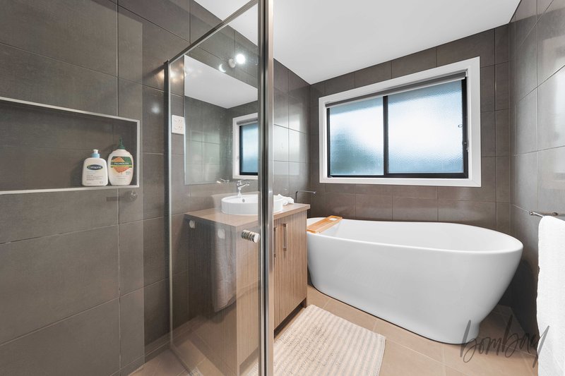 Photo - 25 Yarrowee Crescent, Wollert VIC 3750 - Image 11