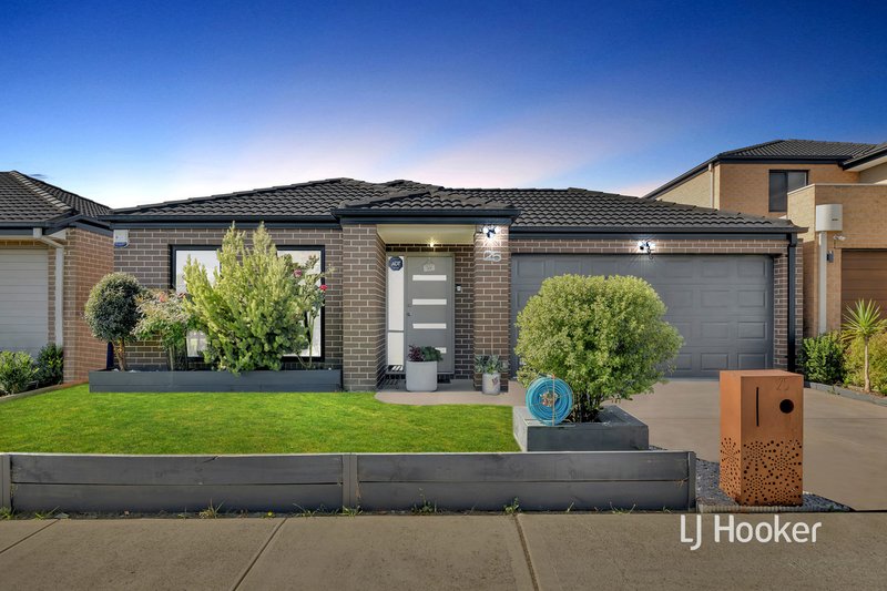 25 Yearling Crescent, Clyde North VIC 3978