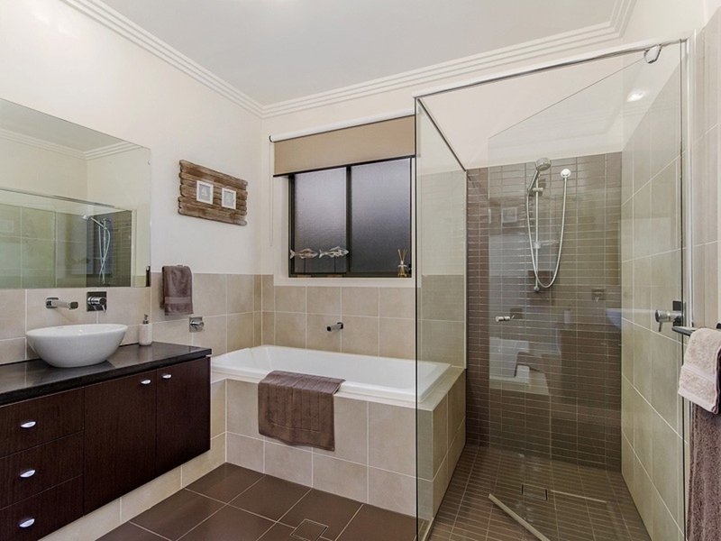 Photo - 25 York Creek Crescent, Reedy Creek QLD 4227 - Image 16