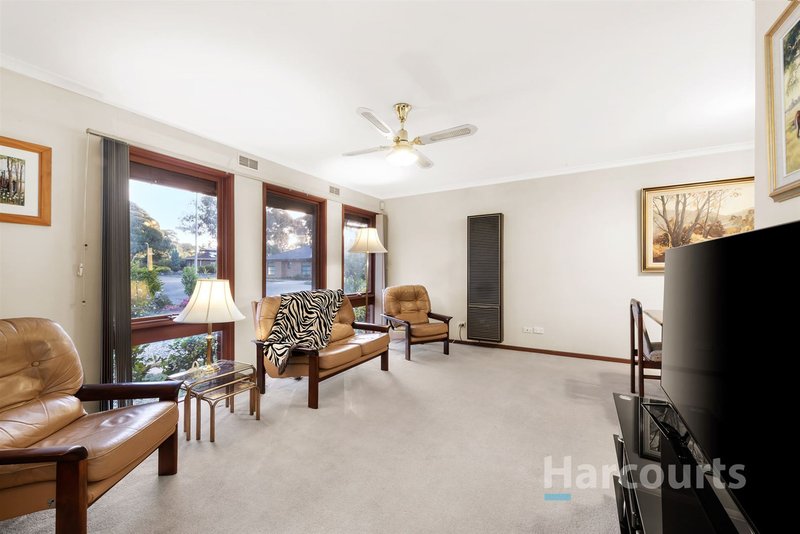 Photo - 25 Yorkminster Avenue, Wantirna VIC 3152 - Image 7