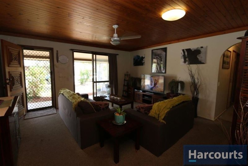 Photo - 25 Yorkshire Dr , Banksia Beach QLD 4507 - Image 2