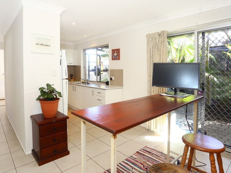 Photo - 2/50 Albion Avenue, Miami QLD 4220 - Image 8