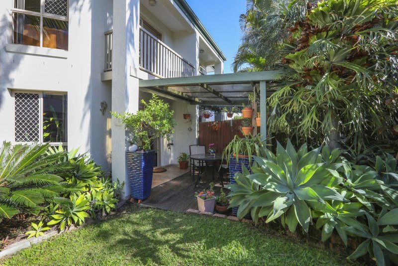 Photo - 2/50 Blake Street, Southport QLD 4215 - Image 14