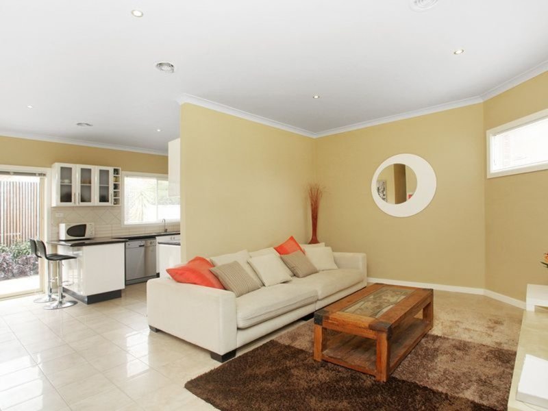 Photo - 2/50 Crellin Avenue, Altona Meadows VIC 3028 - Image 5