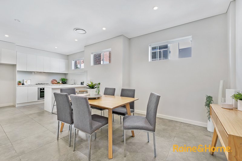 Photo - 2/50 Felton Rd , Carlingford NSW 2118 - Image 7