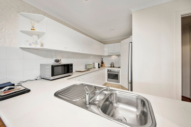 Photo - 2/50 Leahy Close, Narrabundah ACT 2604 - Image 4