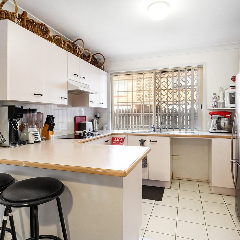 Photo - 2/50 Sparkes , Chermside QLD 4032 - Image 5