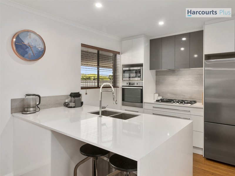 Photo - 250 The Cove Road, Hallett Cove SA 5158 - Image 10