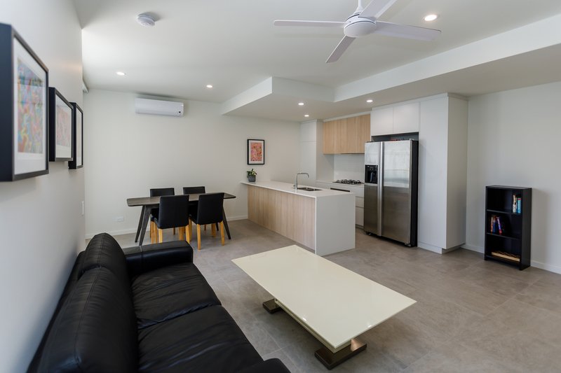 Photo - 2/50 University Road, Mitchelton QLD 4053 - Image 2