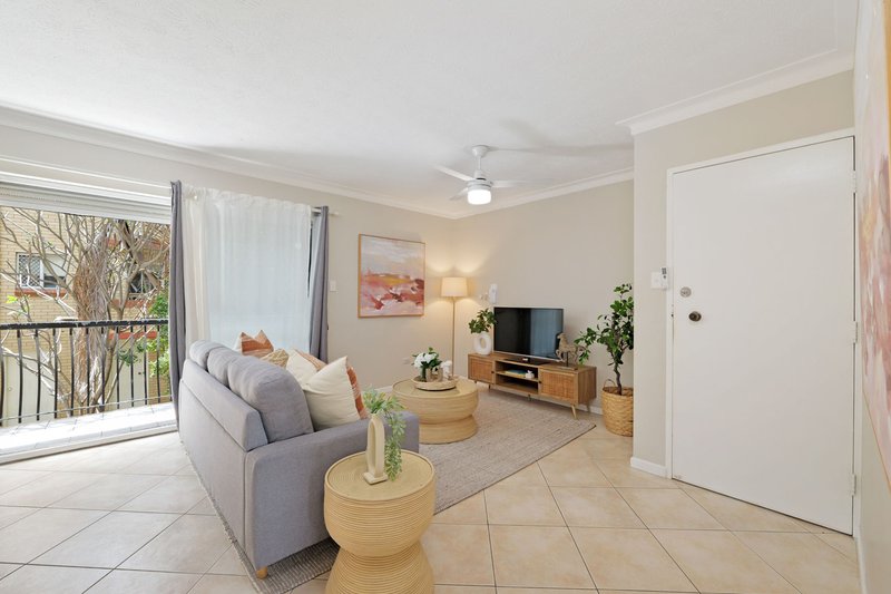 Photo - 2/501 Rode Road, Chermside QLD 4032 - Image 3