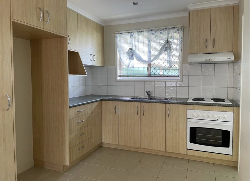 Photo - 2/501 Stenner Street, Harristown QLD 4350 - Image 2