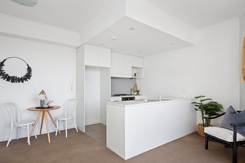 Photo - 2502/10 Sturdee Parade, Dee Why NSW 2099 - Image 3