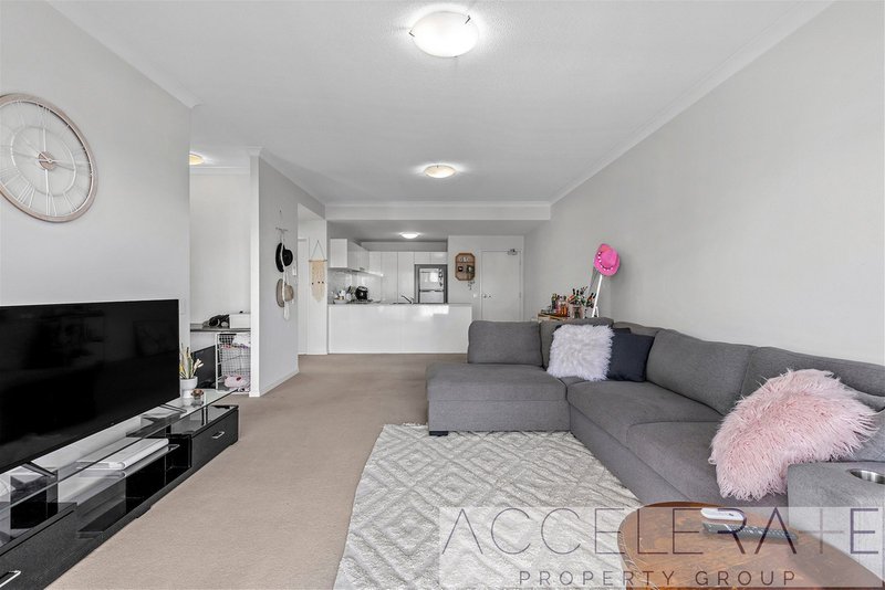 Photo - 2502/19 Playfield Street, Chermside QLD 4032 - Image 4