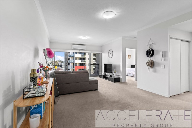 Photo - 2502/19 Playfield Street, Chermside QLD 4032 - Image 5