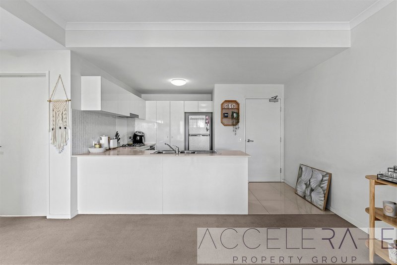 Photo - 2502/19 Playfield Street, Chermside QLD 4032 - Image 6