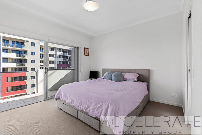 Photo - 2502/19 Playfield Street, Chermside QLD 4032 - Image 8