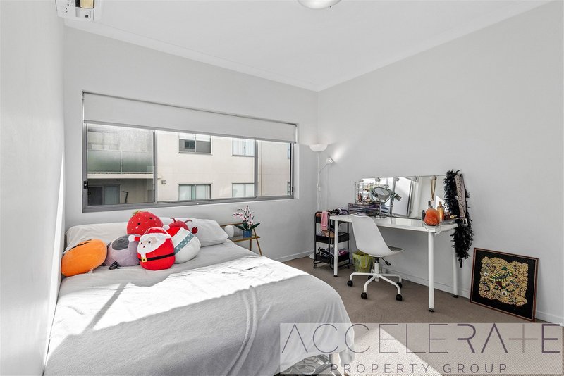 Photo - 2502/19 Playfield Street, Chermside QLD 4032 - Image 10