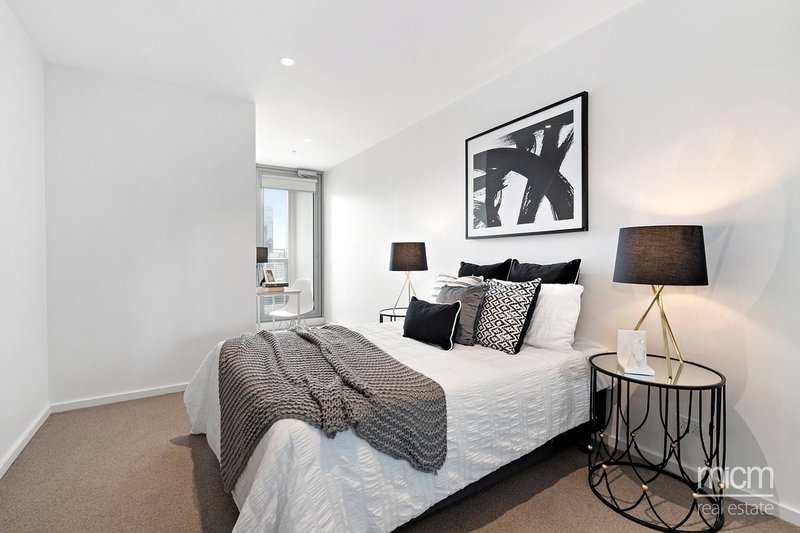 Photo - 2502E/888 Collins Street, Docklands VIC 3008 - Image 4