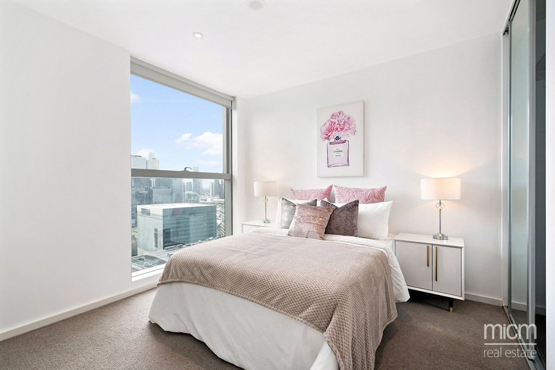 Photo - 2502E/888 Collins Street, Docklands VIC 3008 - Image 5