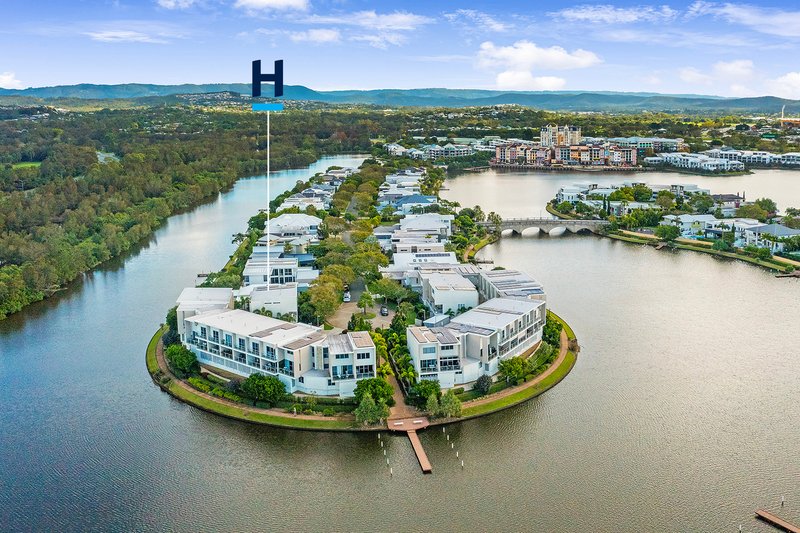 Photo - 2/5036 Emerald Island Drive, Carrara QLD 4211 - Image 1
