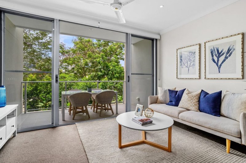 Photo - 2/5036 Emerald Island Drive, Carrara QLD 4211 - Image 2