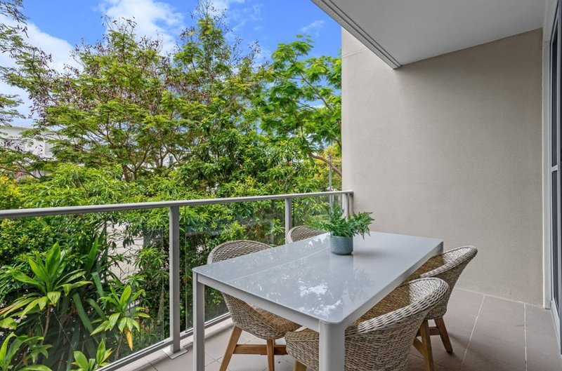 Photo - 2/5036 Emerald Island Drive, Carrara QLD 4211 - Image 3